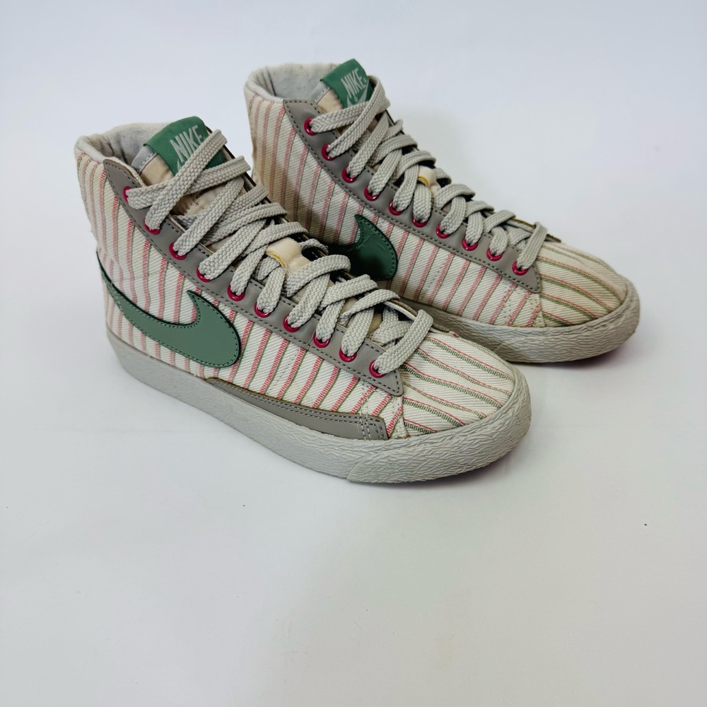 Nike Blazer Mid 'Pinstripes'  color Light Bone, Cadet Green, and Pink SZ6